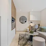 Modern With King Bed, Walk To Attractions