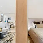Modern With King Bed, Walk To Attractions