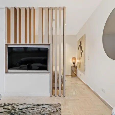 Modern With King Bed, Walk To Attractions * Luksemburg