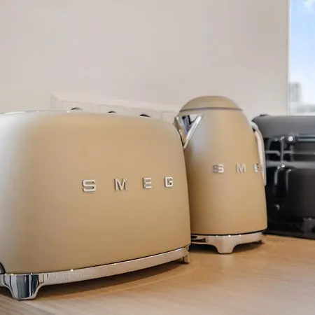 Modern With King Bed, Walk To Attractions