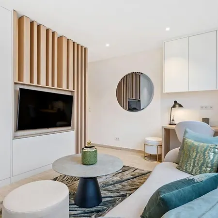 Modern With King Bed, Walk To Attractions