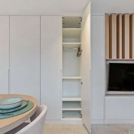 Modern With King Bed, Walk To Attractions Апартаменты Люксембург