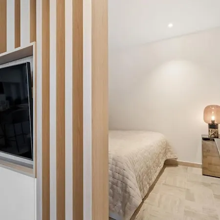 Апартаменты Modern With King Bed, Walk To Attractions Люксембург