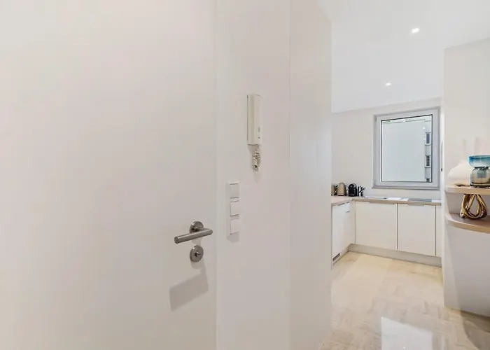 Modern With King Bed, Walk To Attractions * Luxembourg By