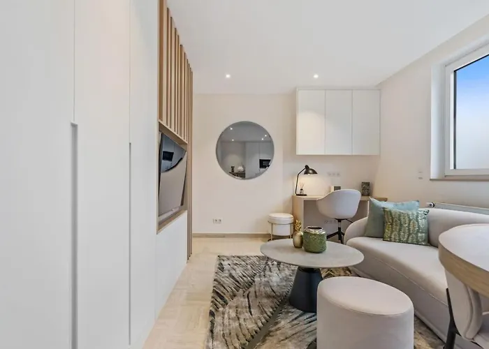 Modern With King Bed, Walk To Attractions