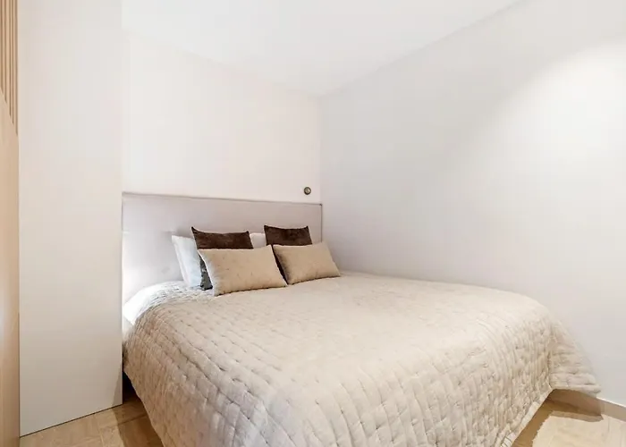 Lägenhet Modern With King Bed, Walk To Attractions *