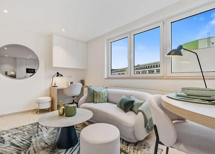 Modern With King Bed, Walk To Attractions Lägenhet *