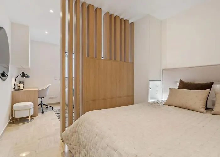 Modern With King Bed, Walk To Attractions *