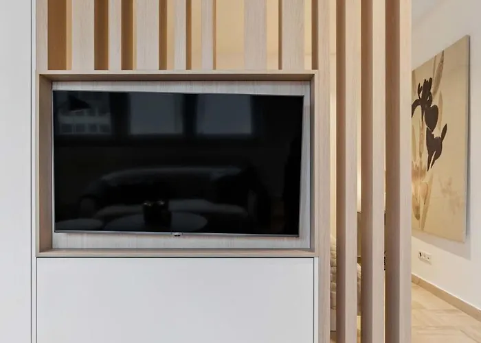 Modern With King Bed, Walk To Attractions Διαμέρισμα