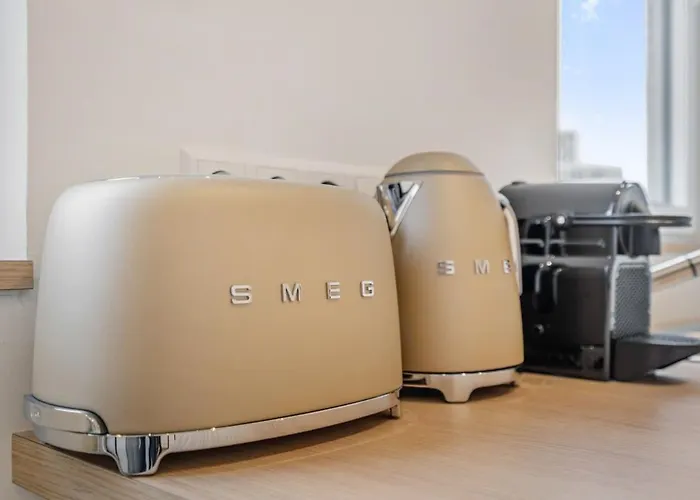 Modern With King Bed, Walk To Attractions